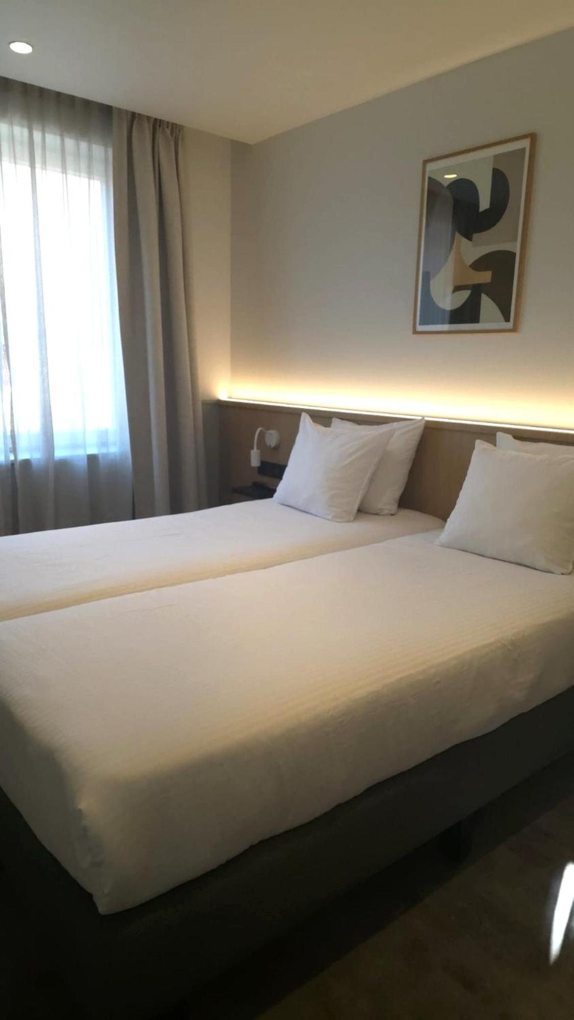 Family Room,1758269078:JPEG